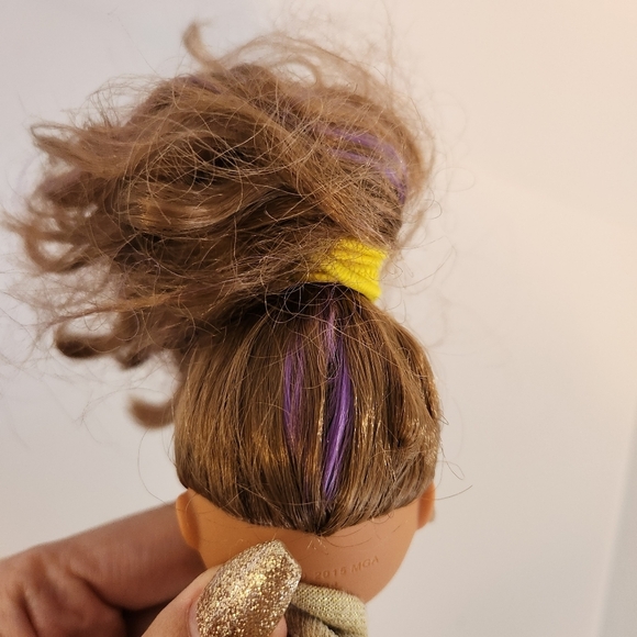 BRATZ Doll Snowkissed Yasmin Brown Purple Hair Glitter Brown Eyes Metallic dress - Picture 6 of 8